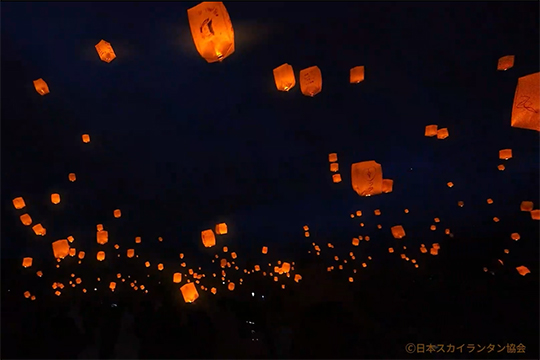 福島民報新聞に絶景・猪苗代スキー場のスカイランタンに関する記事が掲載されました。