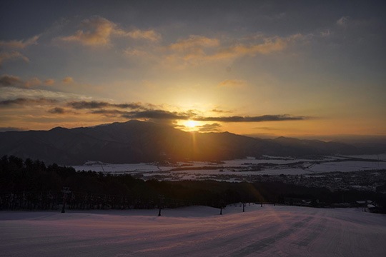 絶景、中央ゲレンデからの日の出